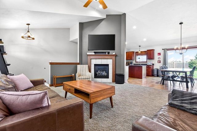 4102 E BRAEBURN DRIVE, Appleton, WI 54913