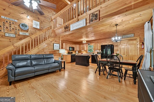 612 Medina Court, Ellijay, GA 30540