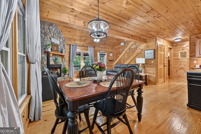 612 Medina Court, Ellijay, GA 30540