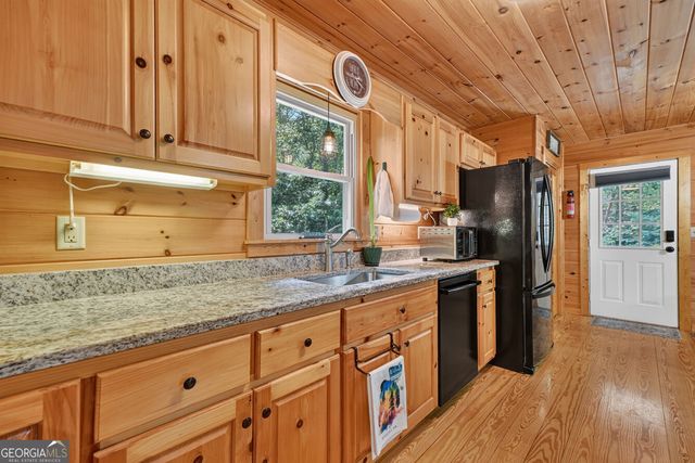 612 Medina Court, Ellijay, GA 30540