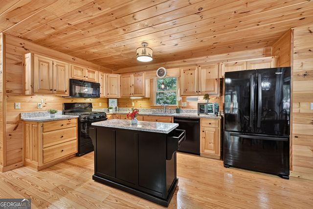 612 Medina Court, Ellijay, GA 30540
