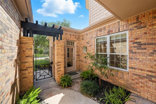 5934 Stratford Gardens Drive, Sugar Land, TX 77479