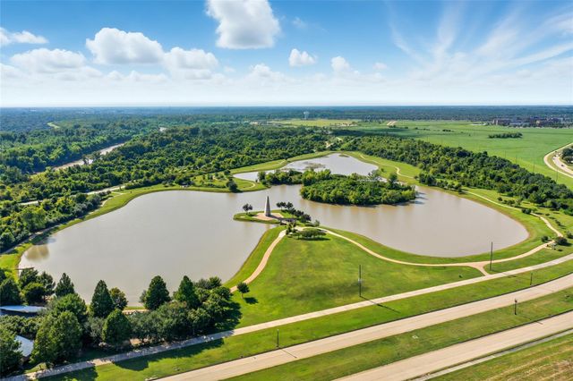 5934 Stratford Gardens Drive, Sugar Land, TX 77479