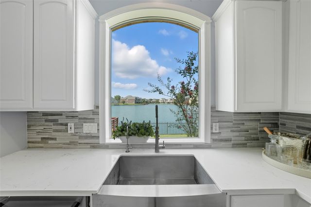 5934 Stratford Gardens Drive, Sugar Land, TX 77479