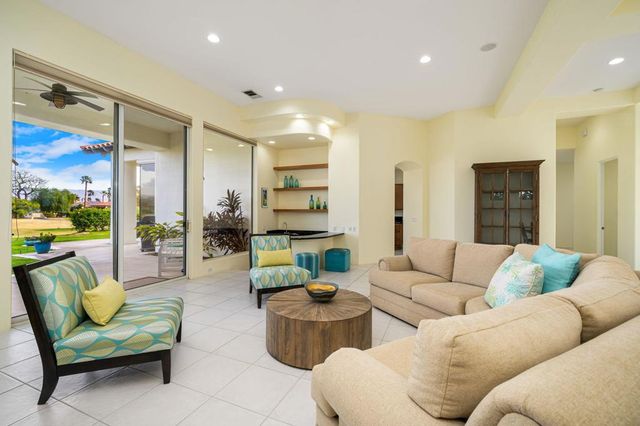 158 Loch Lomond Road, Rancho Mirage, CA 92270