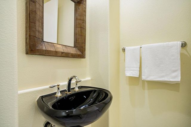 158 Loch Lomond Road, Rancho Mirage, CA 92270