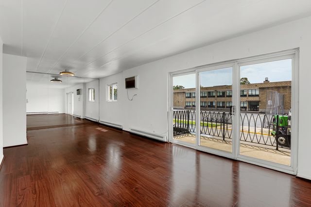 148 Circle Avenue 201, Forest Park, IL 60130