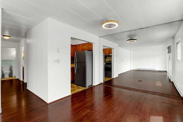 148 Circle Avenue 201, Forest Park, IL 60130