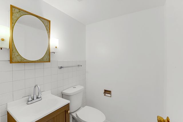 148 Circle Avenue 201, Forest Park, IL 60130