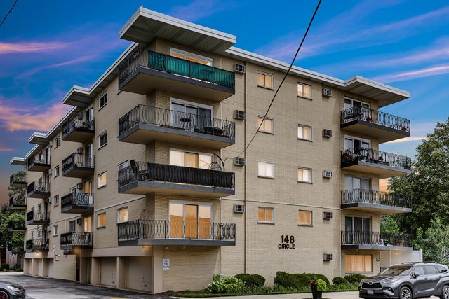 148 Circle Avenue 201, Forest Park, IL 60130