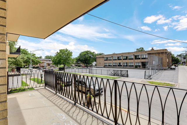 148 Circle Avenue 201, Forest Park, IL 60130