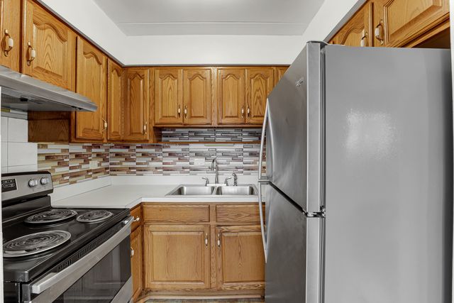 148 Circle Avenue 201, Forest Park, IL 60130