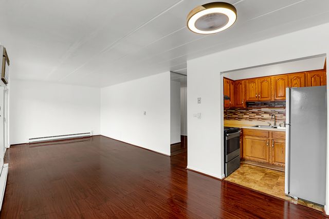 148 Circle Avenue 201, Forest Park, IL 60130