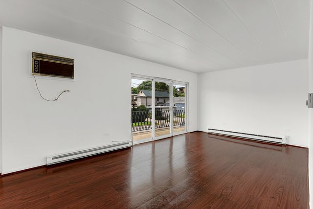 148 Circle Avenue 201, Forest Park, IL 60130