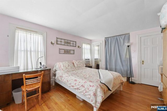 290 Winthrop Road, Teaneck, NJ 07666
