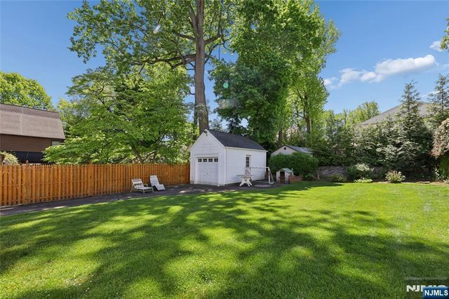 290 Winthrop Road, Teaneck, NJ 07666