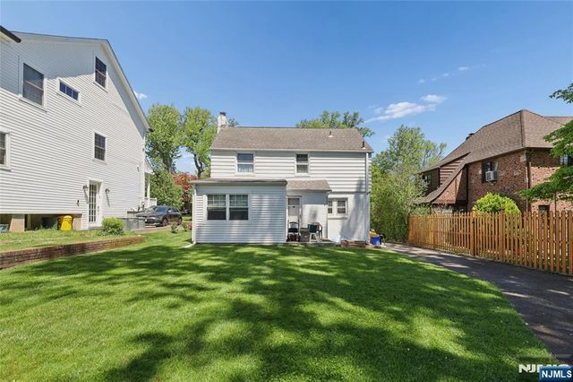 290 Winthrop Road, Teaneck, NJ 07666