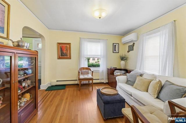 290 Winthrop Road, Teaneck, NJ 07666