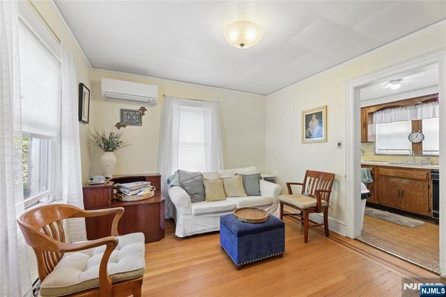 290 Winthrop Road, Teaneck, NJ 07666