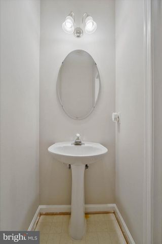 16808 CAPON TREE LN, Woodbridge, VA 22191