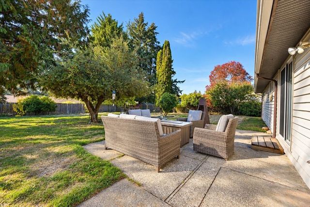 1215 Queen Avenue NE, Renton, WA 98056