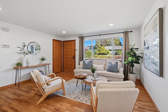 1215 Queen Avenue NE, Renton, WA 98056