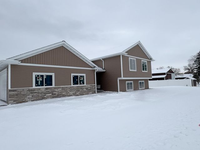 1896 Beaus Drive SE, Rochester, MN 55904