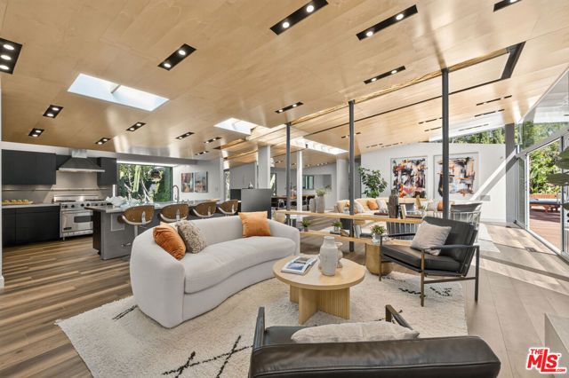 2538 Hutton Drive, Beverly Hills, CA 90210