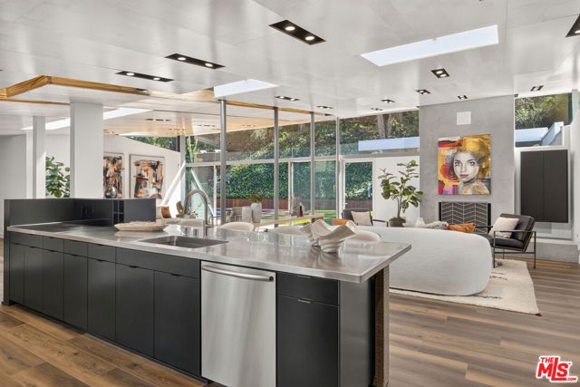 2538 Hutton Drive, Beverly Hills, CA 90210