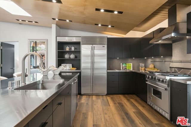 2538 Hutton Drive, Beverly Hills, CA 90210