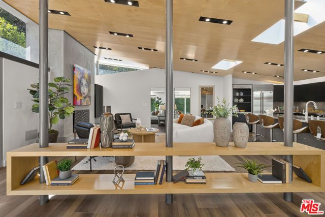 2538 Hutton Drive, Beverly Hills, CA 90210
