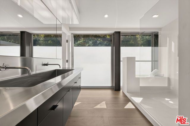 2538 Hutton Drive, Beverly Hills, CA 90210