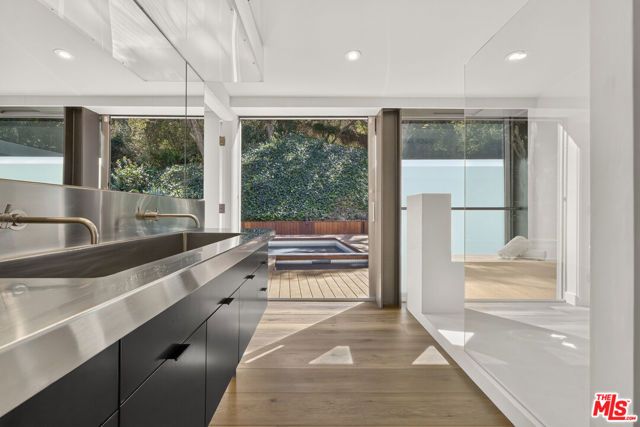 2538 Hutton Drive, Beverly Hills, CA 90210