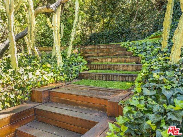 2538 Hutton Drive, Beverly Hills, CA 90210
