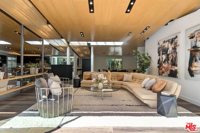 2538 Hutton Drive, Beverly Hills, CA 90210