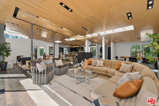 2538 Hutton Drive, Beverly Hills, CA 90210