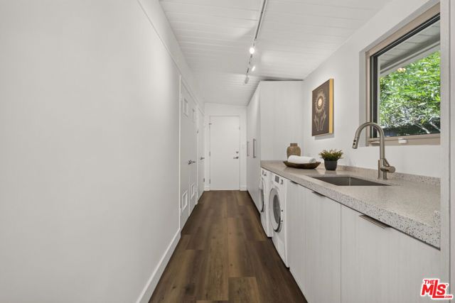 2538 Hutton Drive, Beverly Hills, CA 90210
