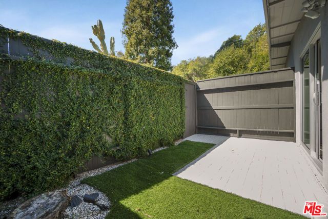 2538 Hutton Drive, Beverly Hills, CA 90210