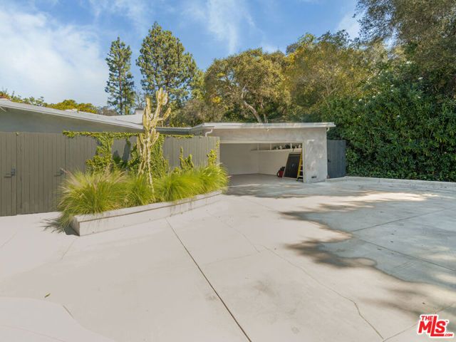 2538 Hutton Drive, Beverly Hills, CA 90210