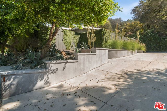2538 Hutton Drive, Beverly Hills, CA 90210