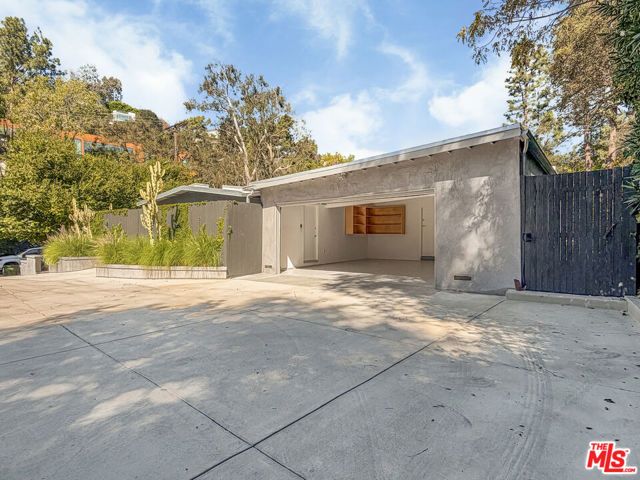 2538 Hutton Drive, Beverly Hills, CA 90210