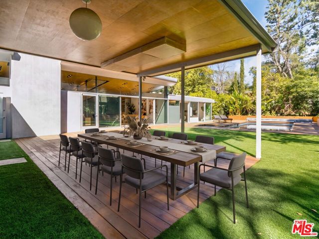 2538 Hutton Drive, Beverly Hills, CA 90210