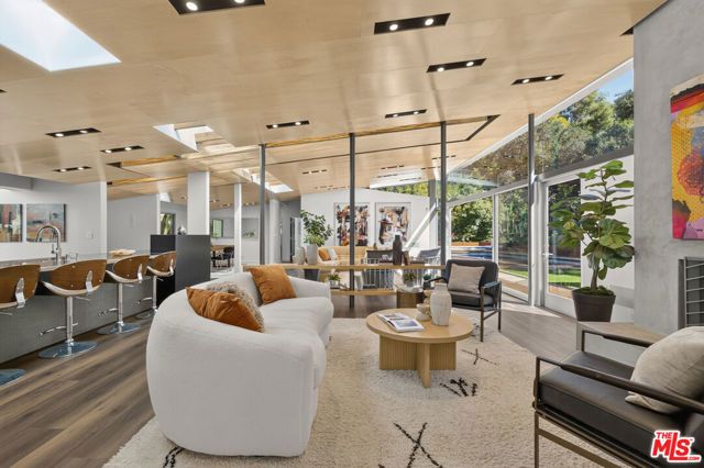 2538 Hutton Drive, Beverly Hills, CA 90210
