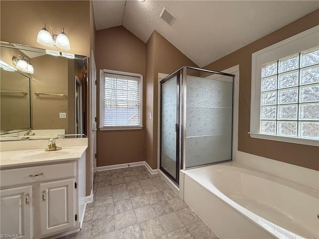 928 Heatherstone Drive, Winston-salem, NC 27104