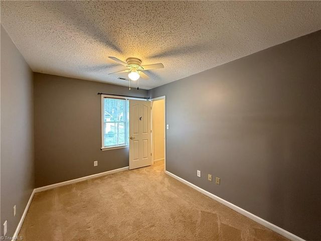 928 Heatherstone Drive, Winston-salem, NC 27104