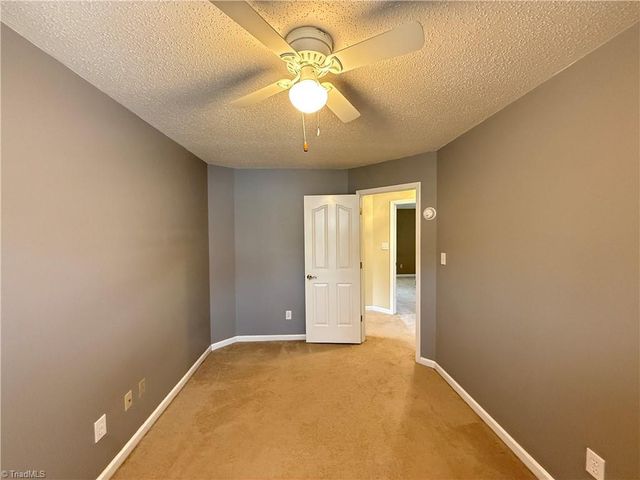 928 Heatherstone Drive, Winston-salem, NC 27104