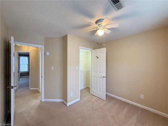 928 Heatherstone Drive, Winston-salem, NC 27104
