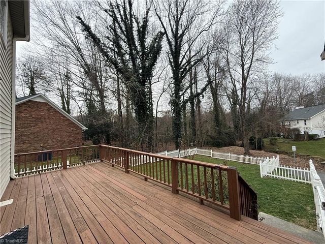 928 Heatherstone Drive, Winston-salem, NC 27104