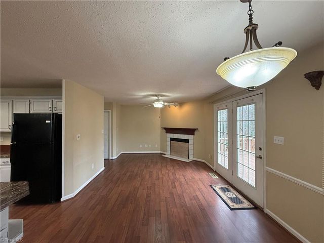 928 Heatherstone Drive, Winston-salem, NC 27104