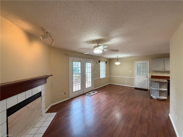 928 Heatherstone Drive, Winston-salem, NC 27104